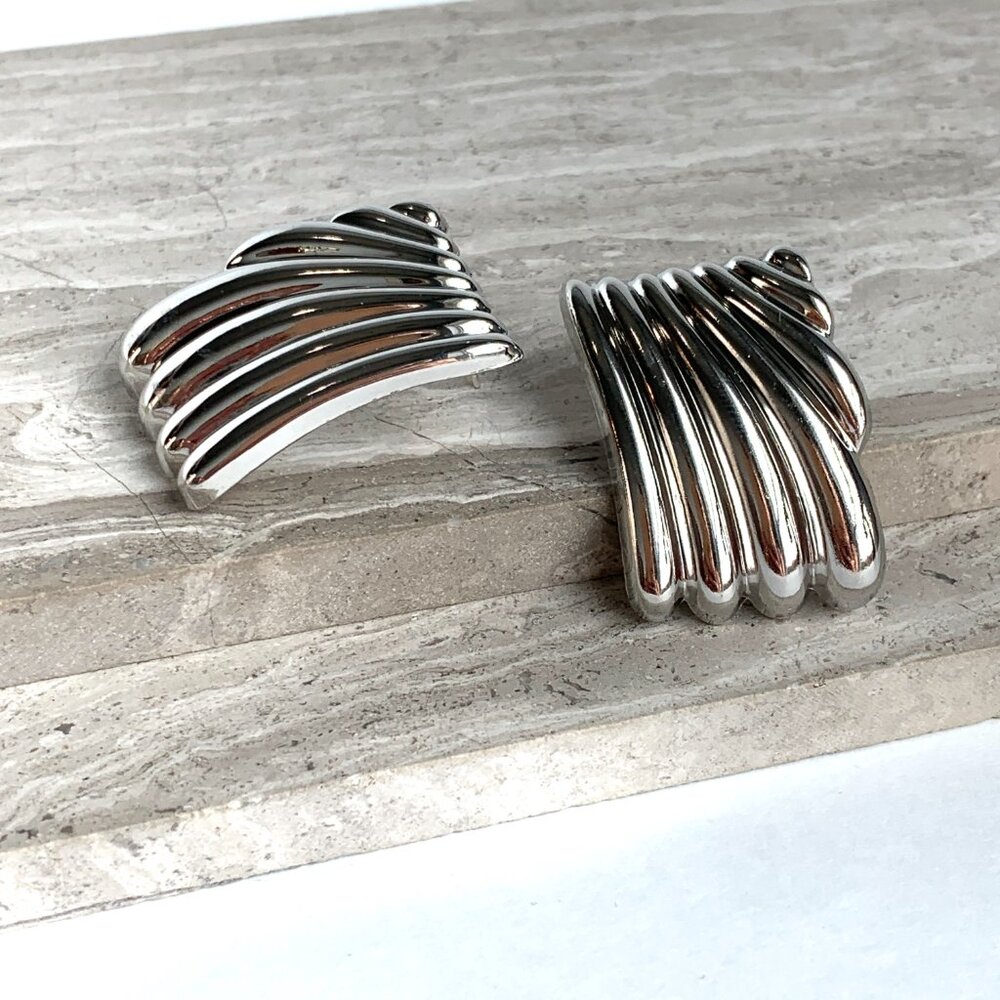 NEW ~ Anthropologie Amber Sceats Silver Ribbed Statement Earrings